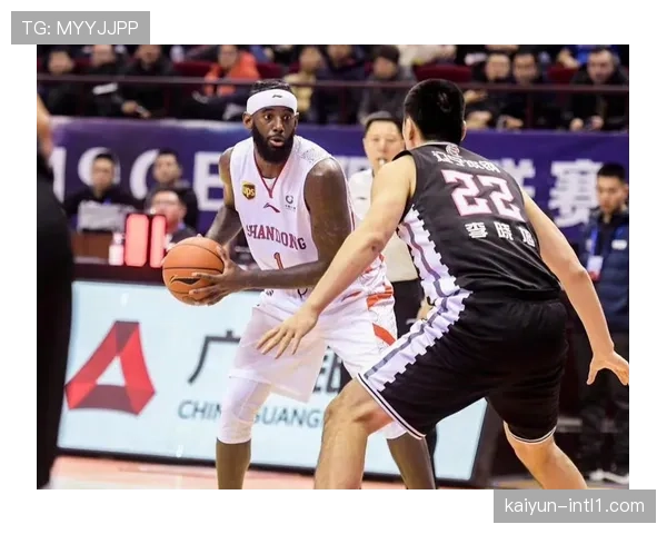 桑普森融入广厦体系成效显著 昔日边缘外援成防守关键拼图